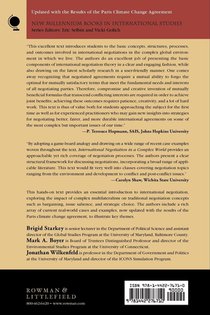 International Negotiation in a Complex World achterzijde
