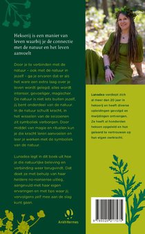 Heks in het groen achterzijde