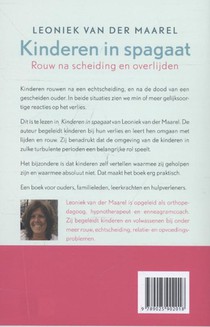 Kinderen in spagaat achterzijde