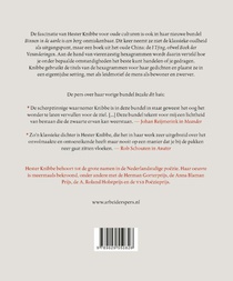 Binnen in de aarde is een berg achterzijde