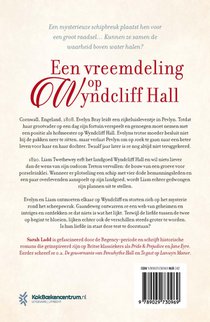 Een vreemdeling op Wyndcliff Hall achterzijde