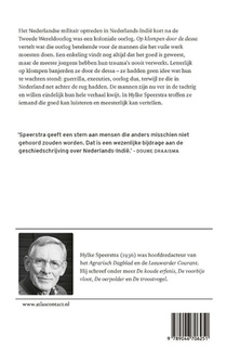 Op klompen door de dessa achterzijde