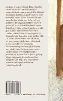 De maatschappelijke integratie van de politie achterzijde