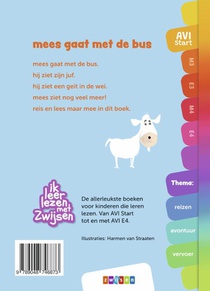 mees gaat met de bus achterzijde