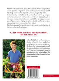 Een kleine biologische moestuin achterzijde