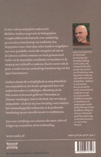 Meer zicht op satipatthana achterzijde