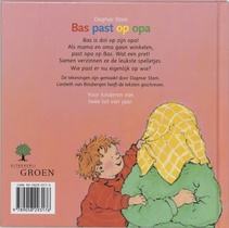 Bas past op opa achterzijde