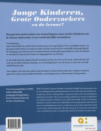 Jonge kinderen, grote onderzoekers en de leraar achterzijde
