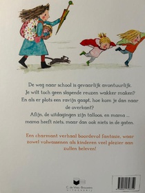 Hink-stap-sprong naar school achterzijde