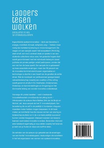 Ladders tegen wolken achterzijde