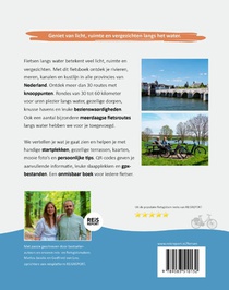 Fietsen langs het water in Nederland achterzijde