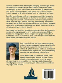 de boot en het meisje achterzijde