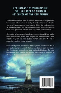 De duisternis tussen ons achterzijde