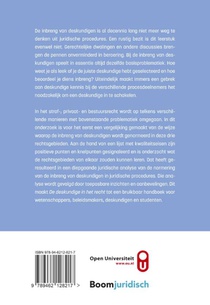 De deskundige in het recht achterzijde