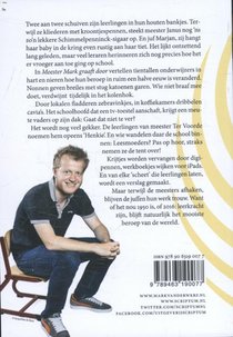 Meester Mark graaft door achterzijde