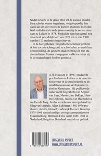 De eerste vrouwelijke studenten aan de universiteit te Leiden 1878-1900 achterzijde