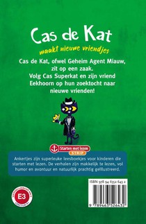 Cas de Kat maakt nieuwe vriendjes achterzijde