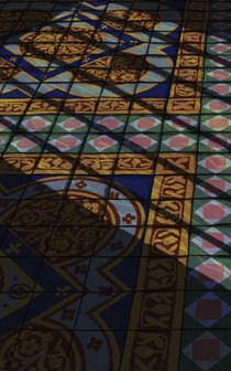 Het getraliede raam achterzijde