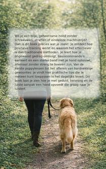 Je hond trainen zonder streng te zijn achterzijde