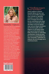 Medium tussen twee werelden achterzijde