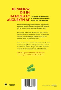 De vrouw die in haar slaap augurken at achterzijde
