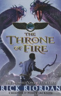 The Throne of Fire (The Kane Chronicles Book 2) voorzijde