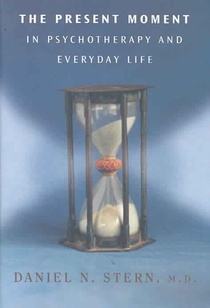 The Present Moment in Psychotherapy and Everyday Life voorzijde