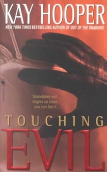 Touching Evil voorzijde