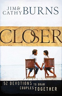 Closer – 52 Devotions to Draw Couples Together voorzijde