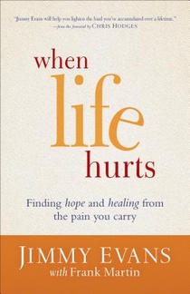 When Life Hurts – Finding Hope and Healing from the Pain You Carry voorzijde