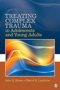 Treating Complex Trauma in Adolescents and Young Adults voorzijde