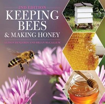 Keeping Bees and Making Honey voorzijde