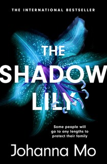 The Shadow Lily voorzijde