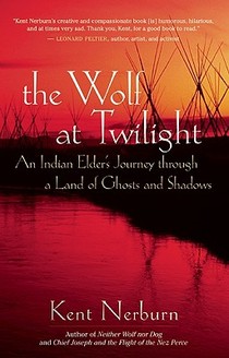 The Wolf at Twilight: An Indian Elder's Journey Through a Land of Ghosts and Shadows voorzijde