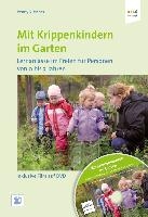 Mit Krippenkindern im Garten voorzijde