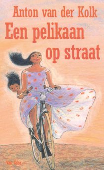 Een pelikaan op straat voorzijde