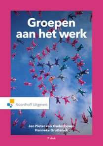 Groepen aan het werk voorzijde