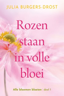 Rozen staan in volle bloei voorzijde