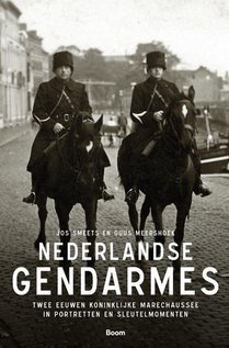Nederlandse gendarmes voorzijde