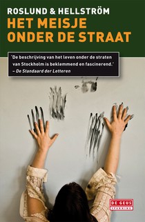 Meisje onder de straat voorzijde