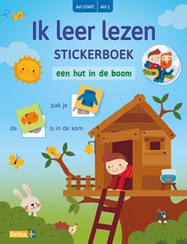 Een hut in de boom voorzijde