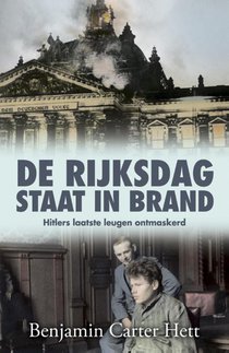 De Rijksdag staat in brand voorzijde