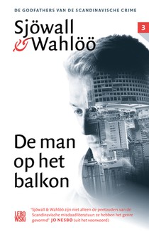 De man op het balkon