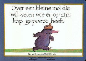 Over een kleine mol die wil weten wie er op zijn kop gepoept heeft voorzijde