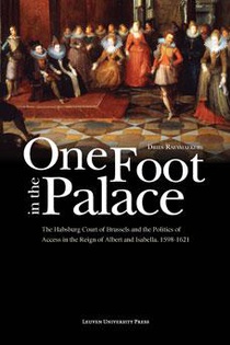 One foot in the palace voorzijde