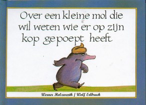 Over een kleine mol die wil weten wie er op zijn kop gepoept heeft voorzijde