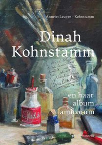 Dinah Kohnstamm en haar album amicorum voorzijde