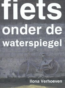 Fiets onder de waterspiegel voorzijde