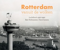 Rotterdam vanuit de wolken voorzijde