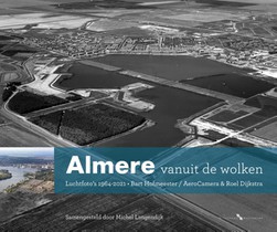 Almere vanuit de wolken